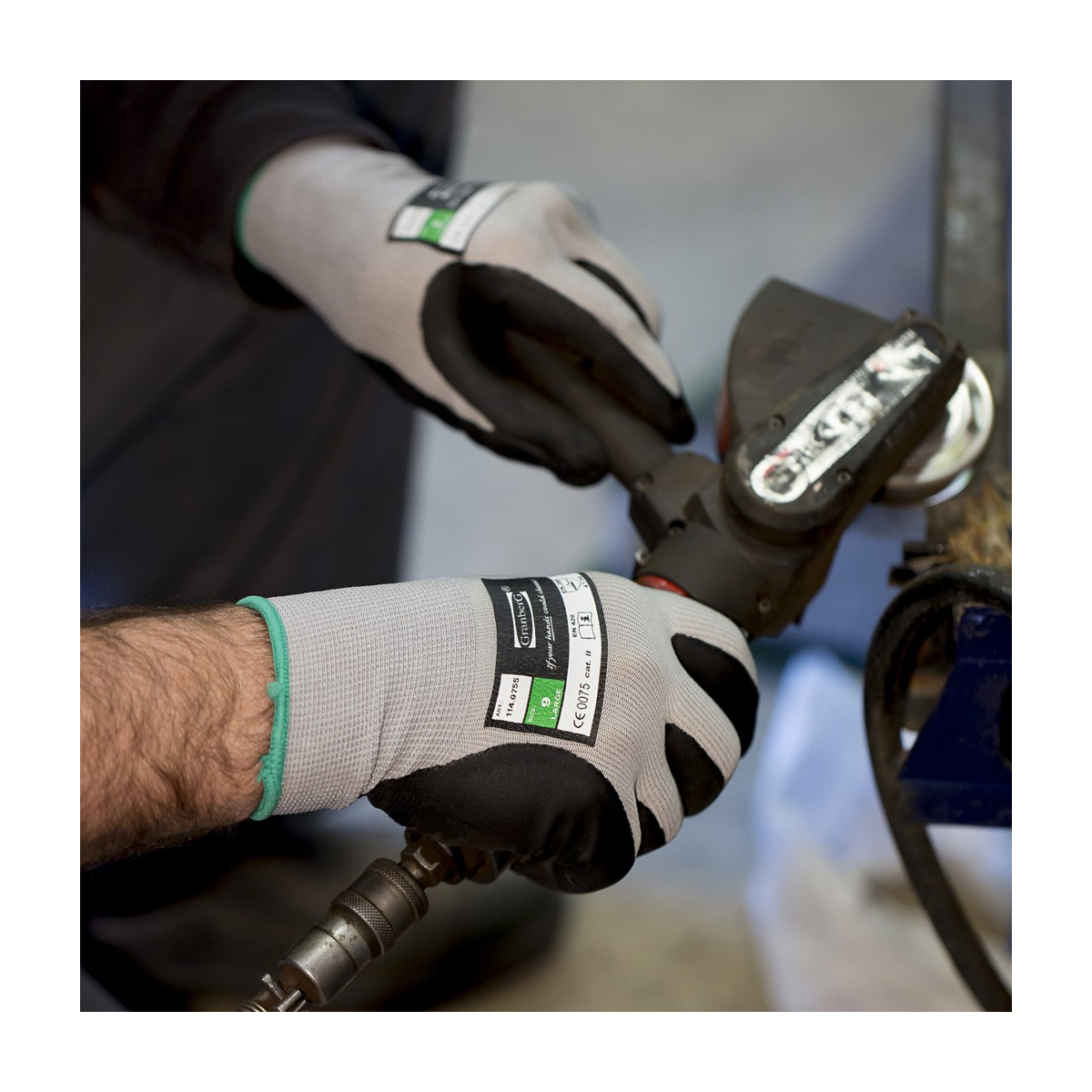 装配手套，经 Oeko-Tex® 100 认证，12 双